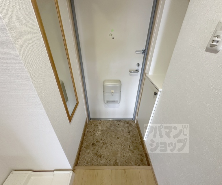 フラッティ壬生坊城の玄関写真
