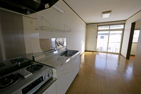 タウンハイツ久屋原Aの居間写真