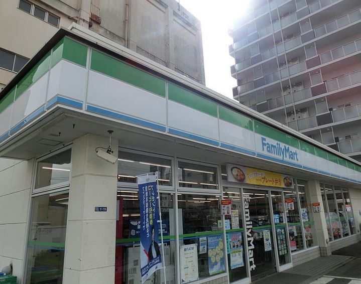 コンビニ　ファミリーマート（コンビニ）まで100m