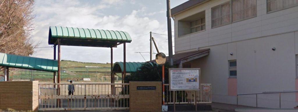 中学校　三浦市立初声中学校（中学校）まで1330m