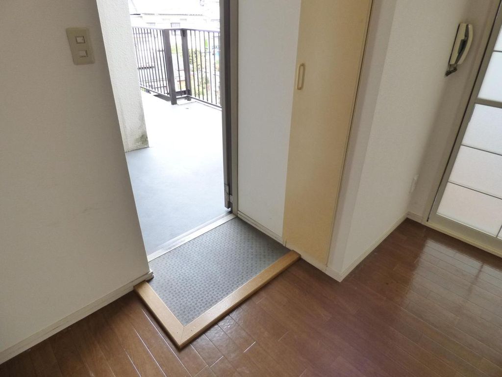 ヴィラージュ綾瀬の玄関写真
