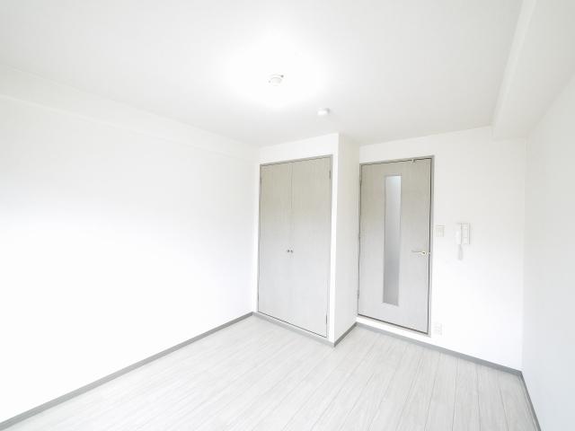 その他部屋・スペース　広くて明るい寝室