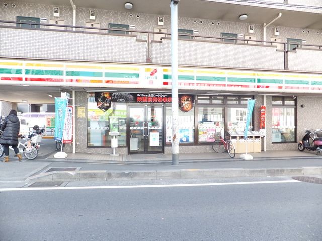 コンビニ　セブンイレブン（コンビニ）まで211m
