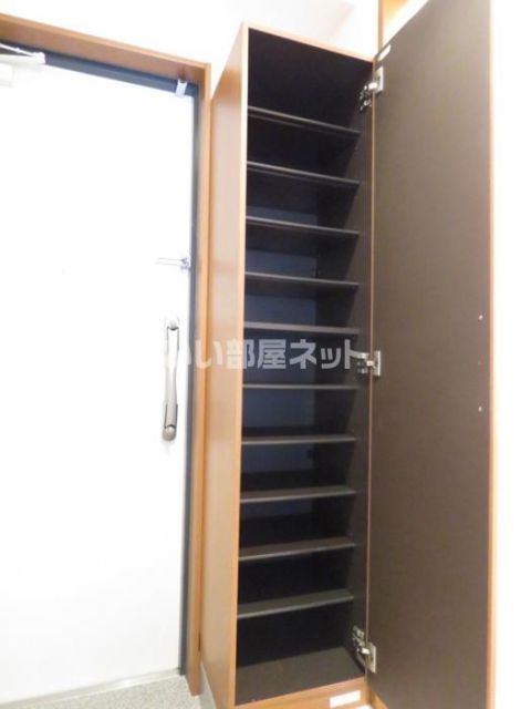 メイト鶴見の玄関写真