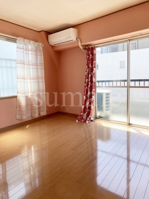 居室・リビング　2面採光の角部屋です☆