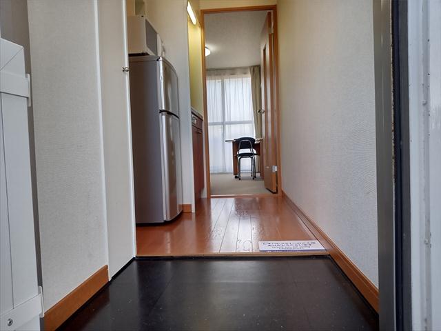 レオパレスモナミの玄関写真