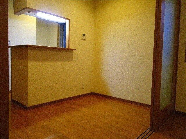 ＪＲ中央線 中野駅 徒歩8分 3階建 築20年の居間写真