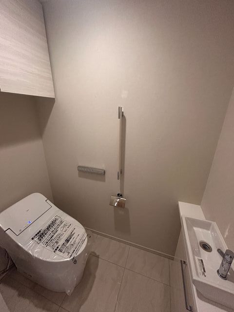 トイレ　温水洗浄暖房便座