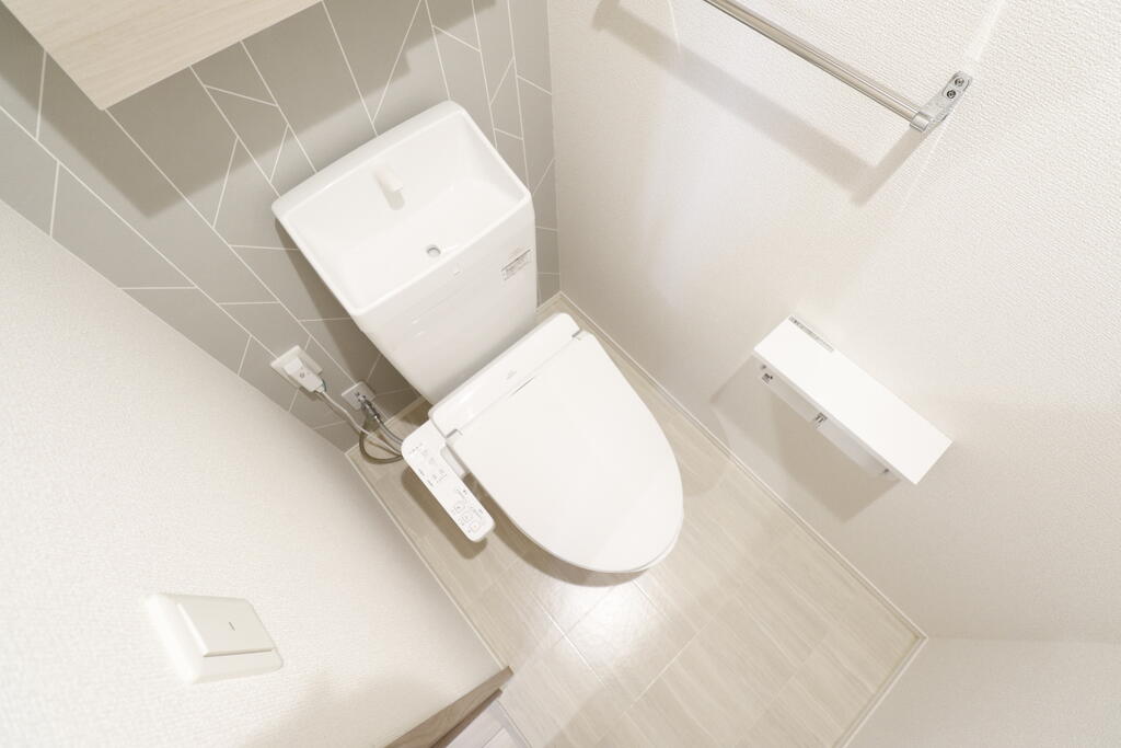 トイレ　温水洗浄暖房便座付きトイレです♪