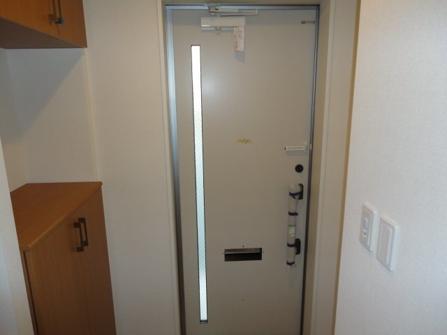 玄関　飾り棚付きシューズボックスあります。