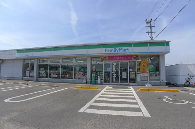 コンビニ　ファミリーマート高松円座町店（コンビニ）まで263m