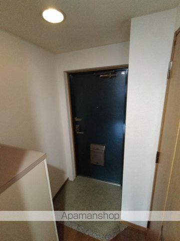 地下鉄谷町線 南森町駅 徒歩6分 11階建 築30年の玄関写真