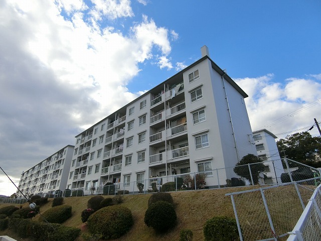 上高丸住宅C号棟の外観写真