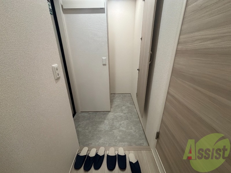 玄関　こちら玄関のお写真です。広々としていて靴の着脱に便利です