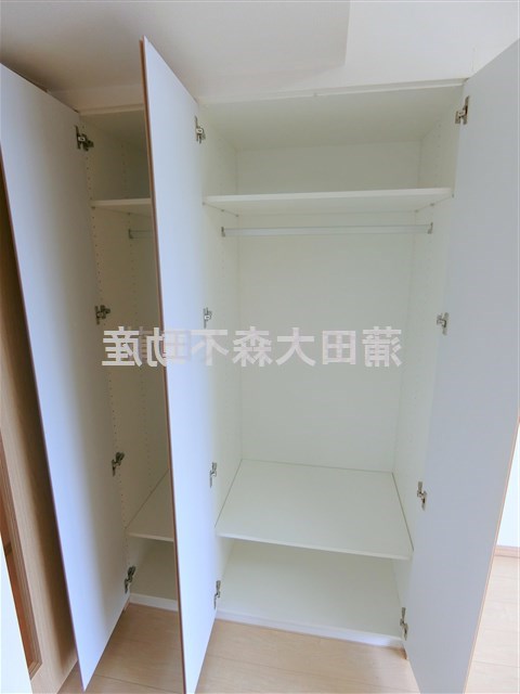 収納　可動棚付き！1メートル以上の大きめクローゼット