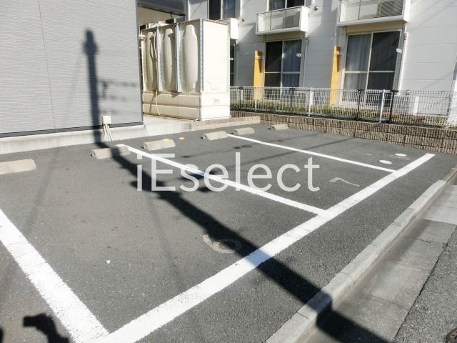 駐車場　敷地内の駐車場。
