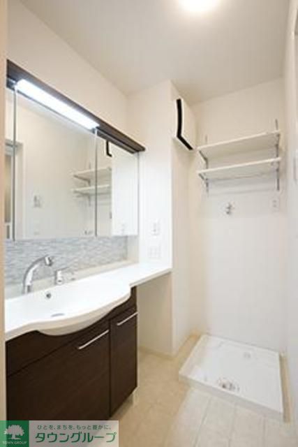 洗面設備　※写真は同タイプ住戸です。