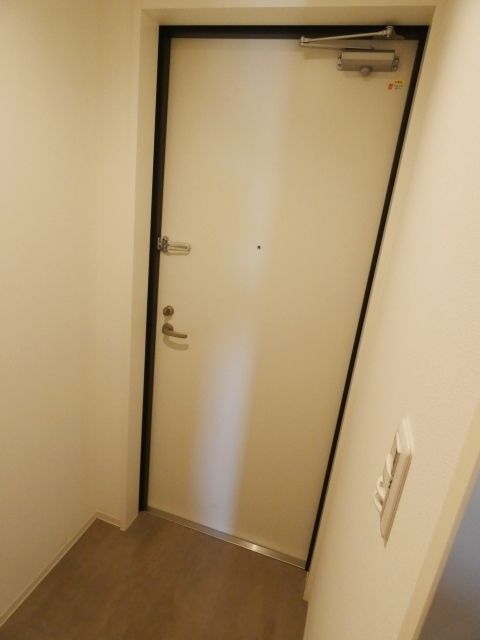 玄関　玄関の反対側にシューズボックスあります