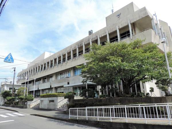 役所　交野市役所（役所）まで740m