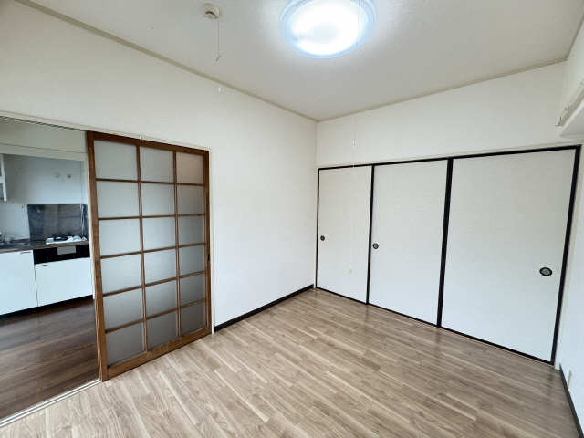 濃尾開発ビルの居間写真