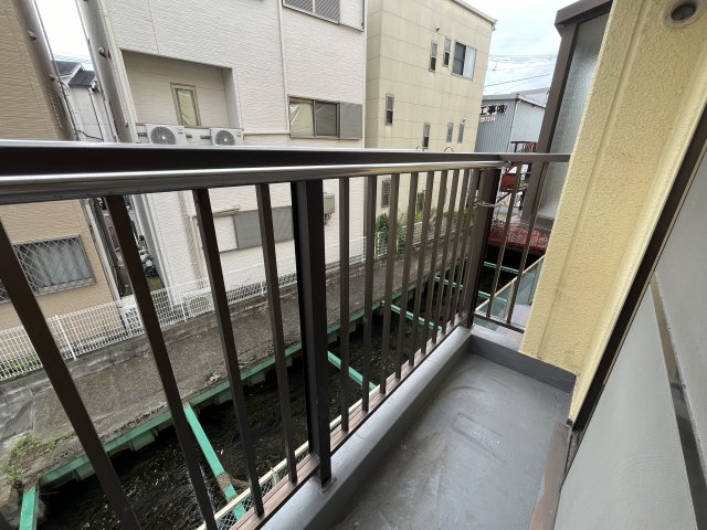 バルコニー　イメージとして同建物他部屋を表示しています