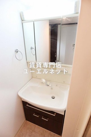 洗面設備　清潔感ある独立洗面台で毎日気持ちよく♪