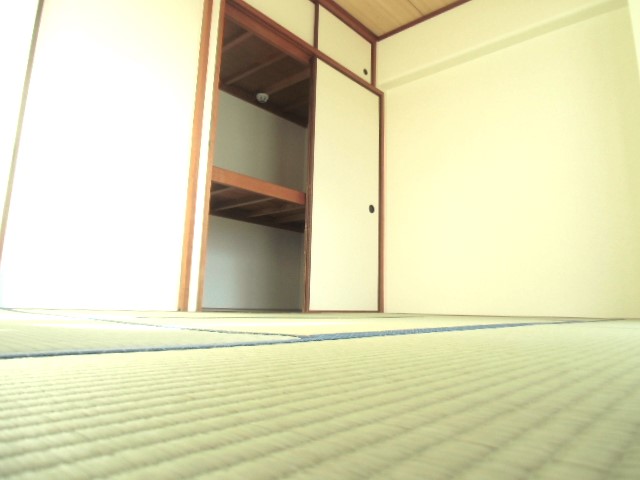 その他設備　収納完備の和室のベッドルームです☆