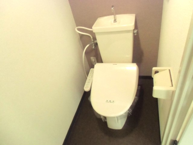 トイレ　温水洗浄機付トイレです☆