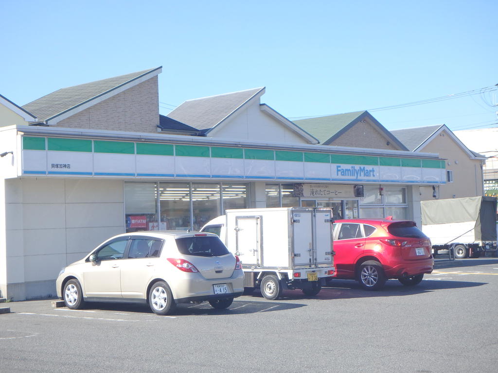 コンビニ　ファミリーマート小浦貝塚加神店（コンビニ）まで220m