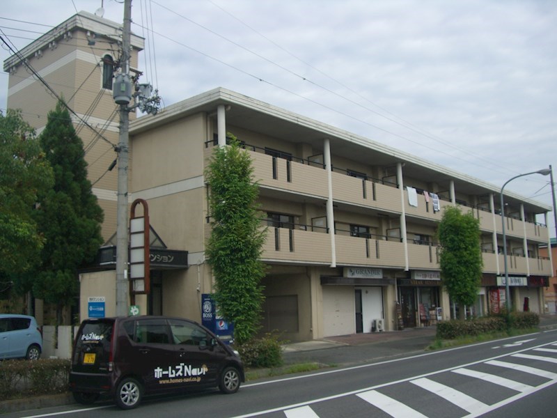 西村マンションの建物外観