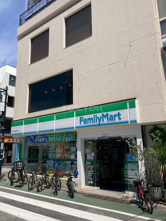 コンビニ　ファミリーマート祐天寺駅東口店（コンビニ）まで119m