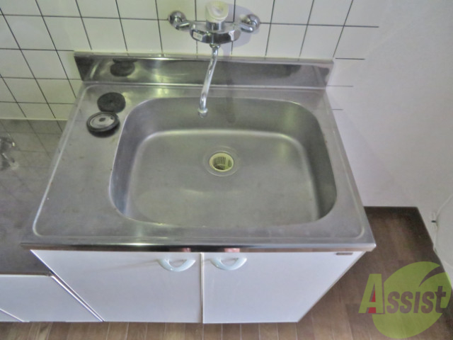 洗面設備　洗面はありませんので歯磨きなどする際はこちらをお使い下さい。