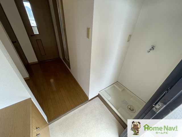 洗面設備　洗濯機は室内に置けます。