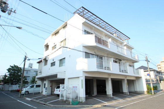 広島市中区白島北町のマンションの建物外観