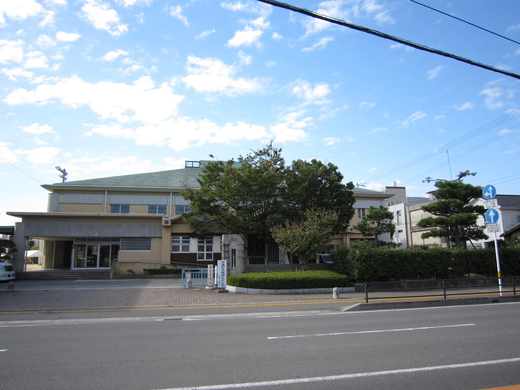 小学校　徳島市立富田小学校（小学校）まで251m