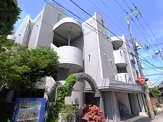 宝塚市逆瀬川のマンションの建物外観