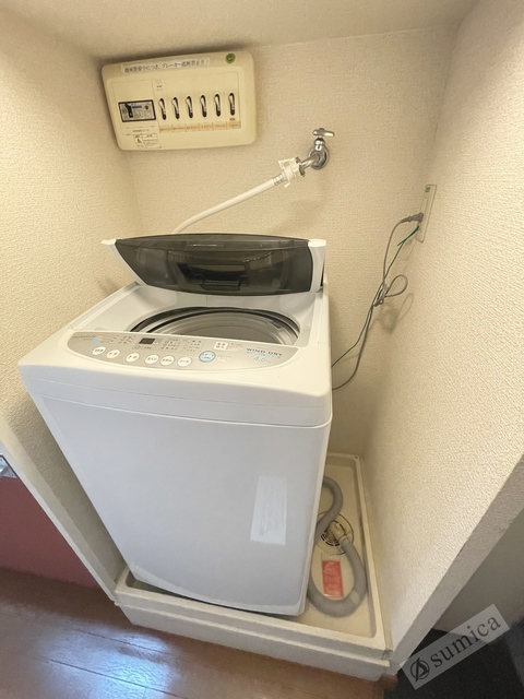 洗面設備　ちょうど良いサイズ。お掃除もラクラクです。