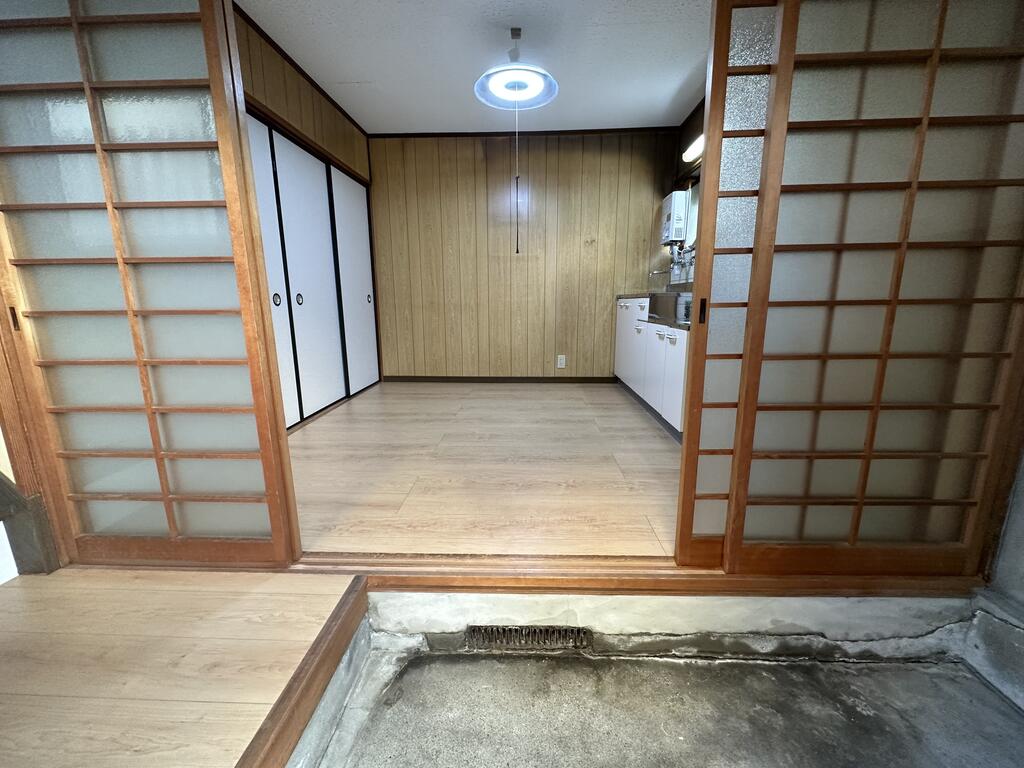 エントランス　入口からキッチン
