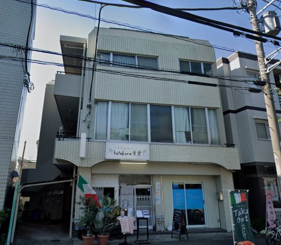 横浜市神奈川区片倉のマンションの建物外観