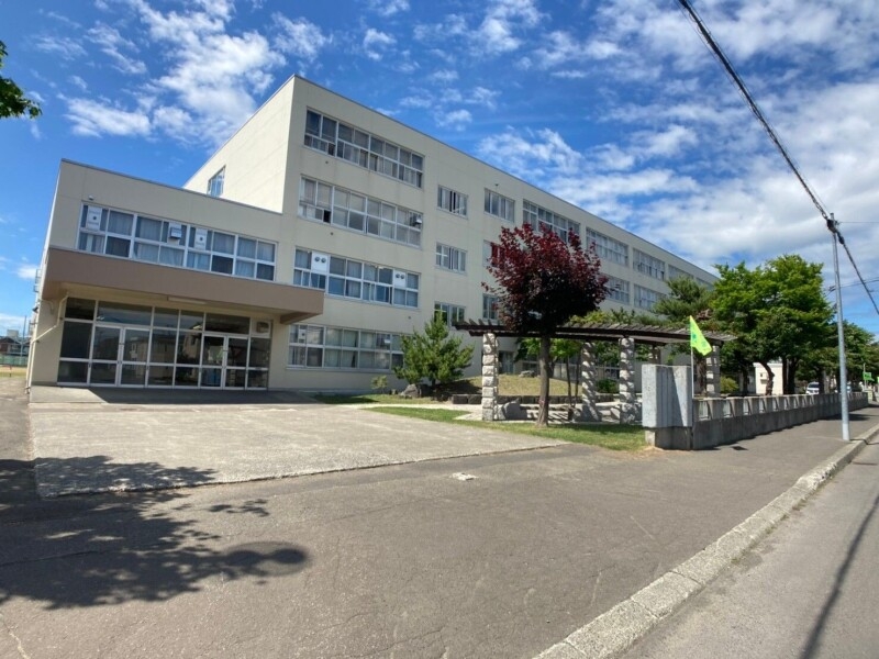 【札幌市北区新琴似九条のアパートの中学校】