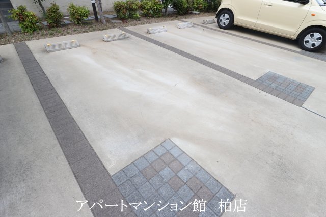 【HANABUSAIの駐車場】