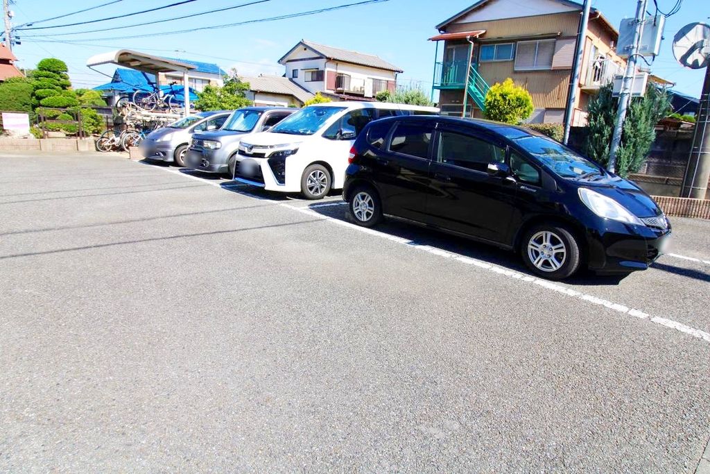 【茅ヶ崎市萩園のアパートの駐車場】