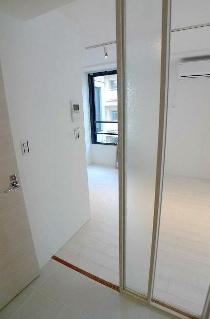 玄関　弊社は全物件が仲介手数料半月分でご紹介可能です。