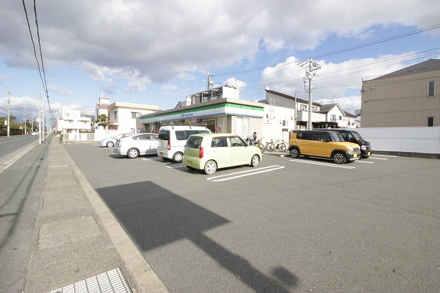 コンビニ　ファミリーマート 浜松城北二丁目店（コンビニ）まで637m