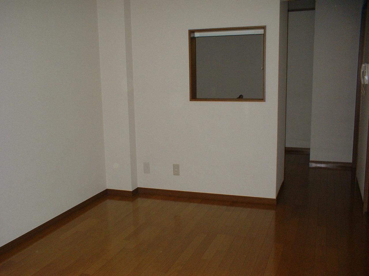 居室・リビング　写真は102号室のものです。