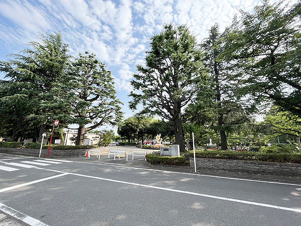 【セジュール守屋の公園】