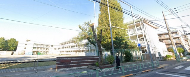 【世田谷区赤堤のマンションの小学校】