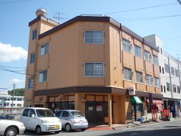 岡田ビルの建物外観