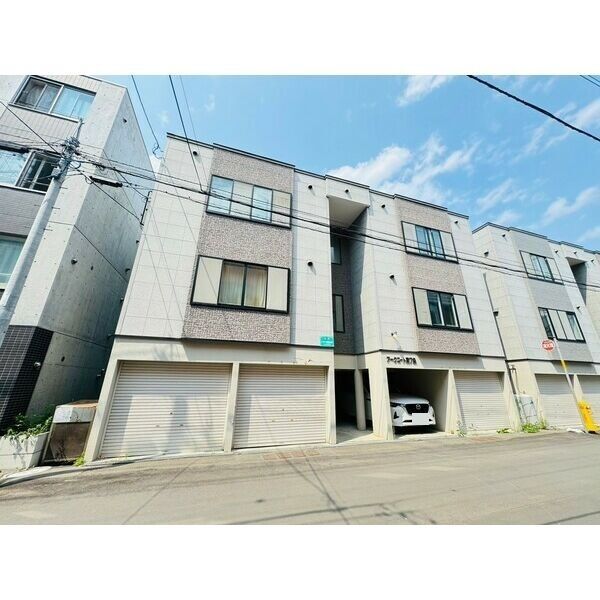 建物外観　★初期費用大幅軽減可能物件！★南向き、角部屋で日当たり良好！