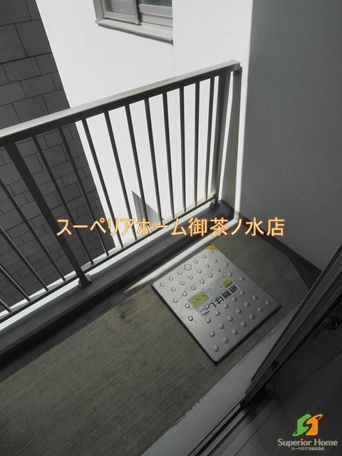 【新宿区四谷のマンションのバルコニー】